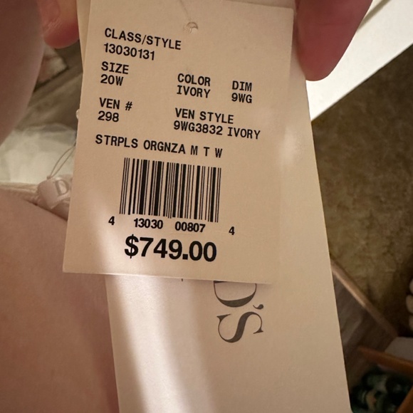 David’s Bridal Wedding gown - Picture 9 of 12